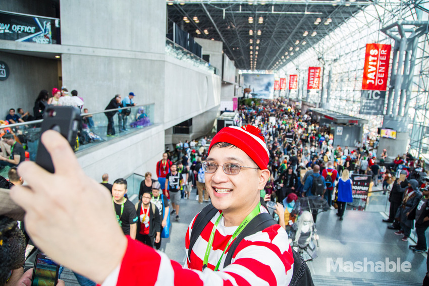 100915-comic-con-day2-jhila-farzaneh-35