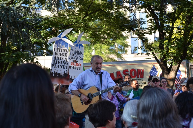 David Mott playing guitar to the crowd of protesters at Franklin Park