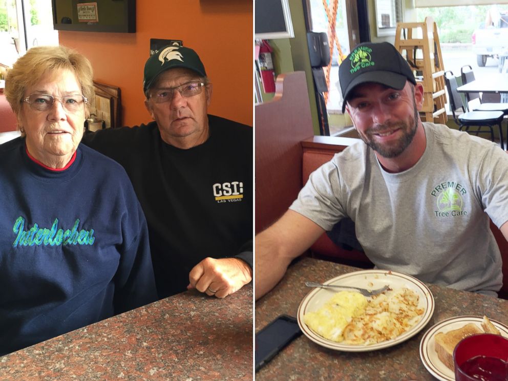 PHOTO: Linda and Larry Purvis (L) had their meal paid for by Bernard Johnson (R) and gave $15 to pay it forward in Orion Township, Mich.