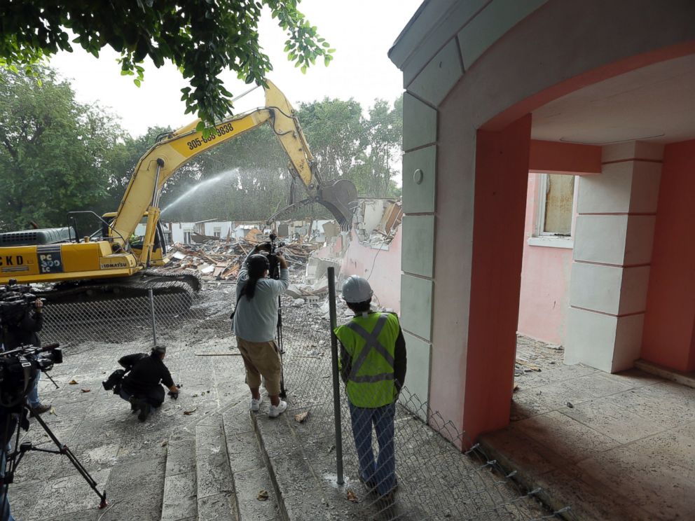 PHOTO:An excavator demolishes the waterfront mansion formerly owned by Colombian drug lord Pablo Escobar, Jan. 19, 2016, in Miami Beach, Fla. 
