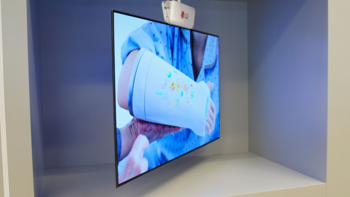 LG 4 mm dual display LG 4 mm dual display